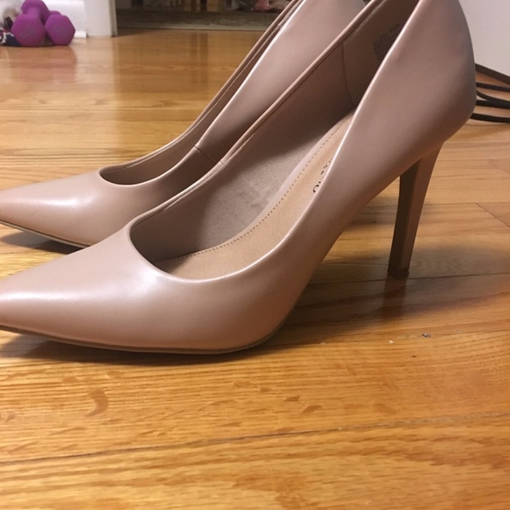 Nude Heels - Picture 2 of 2